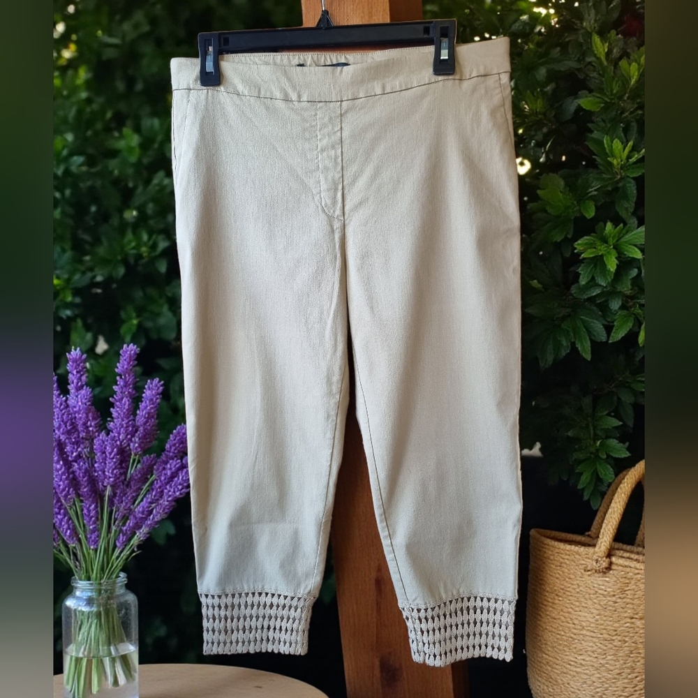 Zac & Rachel Beige Cropped Pants with Crochet Hem Size 10